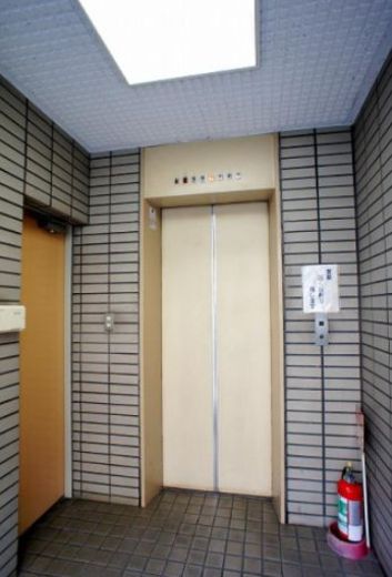 シロービル エレベーター