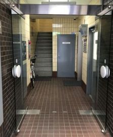 京桜興産ビル エントランス