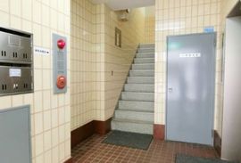 京桜興産ビル 階段