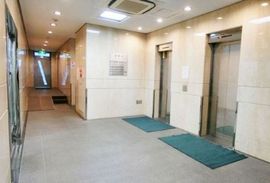 前田セントラルビル エントランス