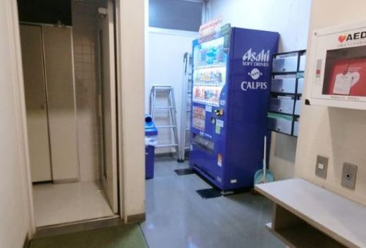 前田セントラルビル 自動販売機