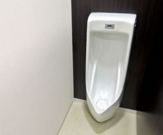 秋葉原加藤ビル 男性用トイレ