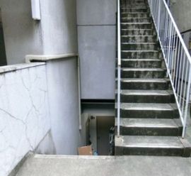 日本橋内山ビル 階段