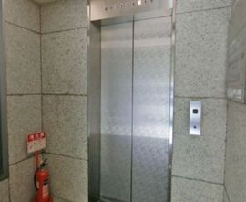 Rビル エレベーター