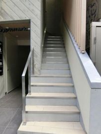 クリプトメリア神宮前ビル 階段