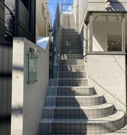 代官山ホシノビル 階段