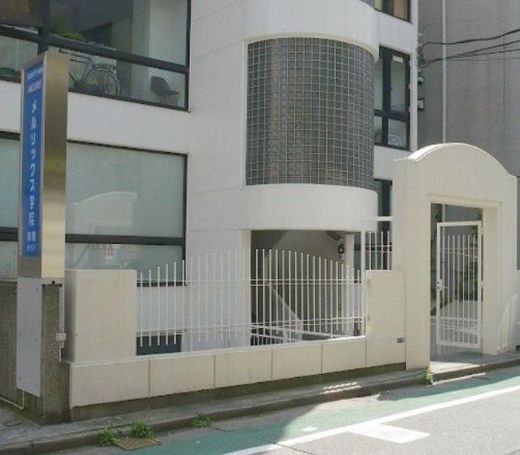 12MONTH エントランス