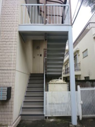 新宿富久町トーセイビル(SOHO・事務所) 階段