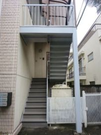 新宿富久町トーセイビル(SOHO・事務所) 階段