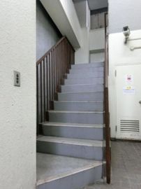 桜田ビル 階段