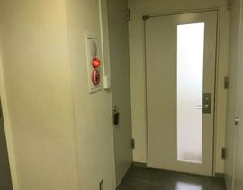 吉和田ビル 出入り口