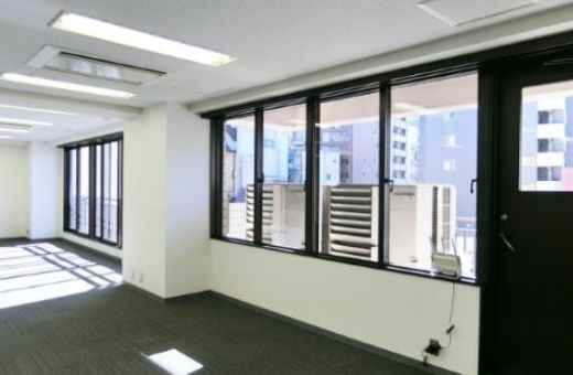 イマス元浅草ビル 窓