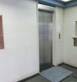小伝馬町ビル 乗り口