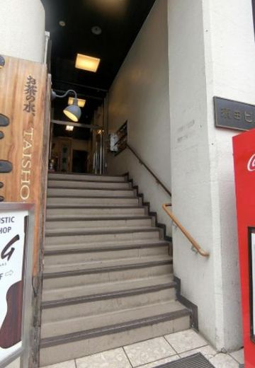須田ビル(小川町) 階段