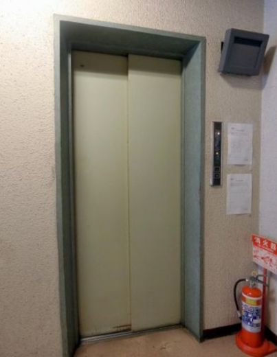 須田ビル(小川町) 乗り口
