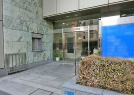日新上野ビル エントランス