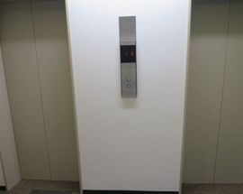 千切屋東京ビル 乗り口