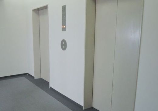 第一びる西館 乗り口