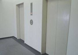第一びる西館 乗り口