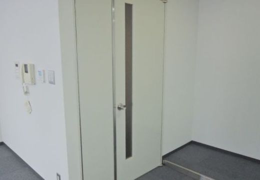 第一びる西館 出入り口