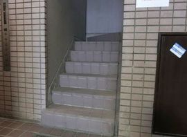 ニュー新富ビル 階段