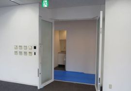 日本橋本町1丁目ビル 貸室出入り口