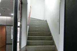 御茶ノ水駅前ビル 階段