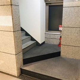 KDX新橋ビル 階段