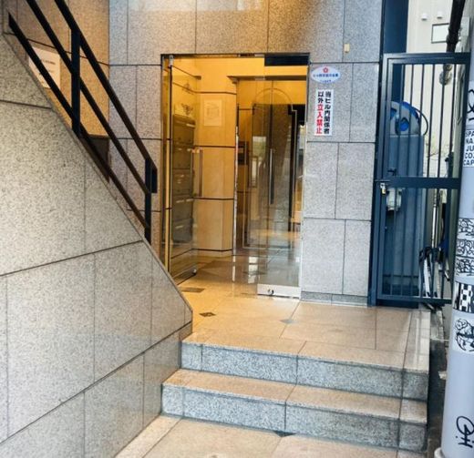 渋谷東KMビル 階段