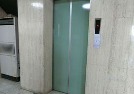 AKビルディング エレベーター