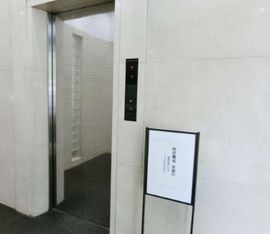 メディックスビル 出入り口