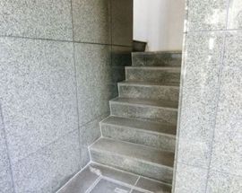 メディックスビル 階段