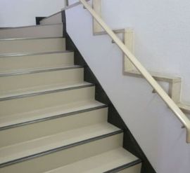 大野高輪ビル 階段