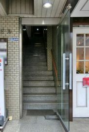 新雅ビル 階段