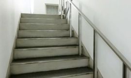 八丁堀第一生命ビル 階段