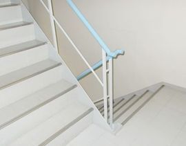 麹町HFビル 階段
