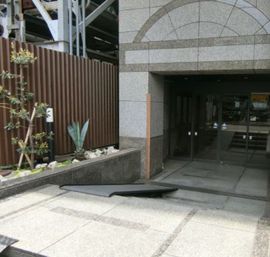 ROJU HIGASHIAZABU 出入り口