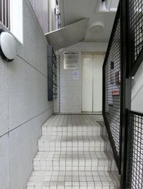 新富町1丁目ビル エントランス