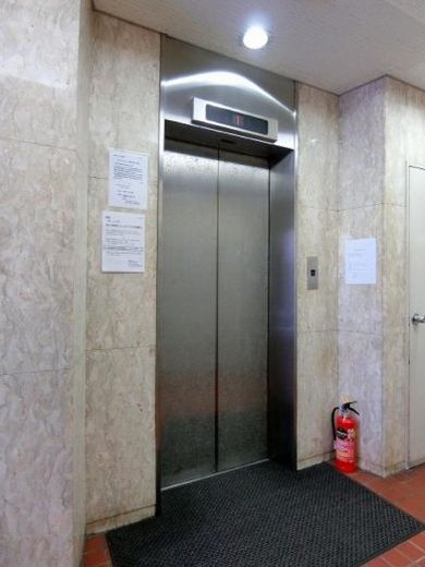 山萬ビル エレベーター　写真
