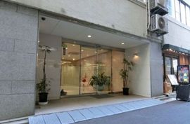 第一白川ビル エントランス　写真