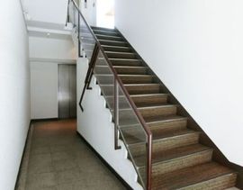 エムプレイス青山(旧:ABCD青山ビル) 階段　写真