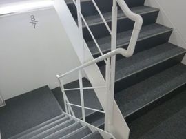 ヒューリック南青山ビル 階段　写真