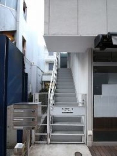 ノイ表参道 階段　写真