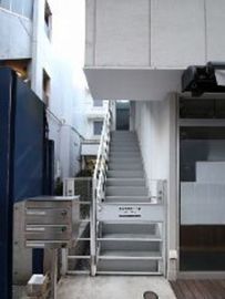 ノイ表参道 階段　写真