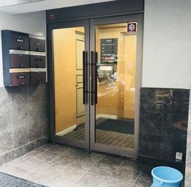 荒木ビル エントランス　写真