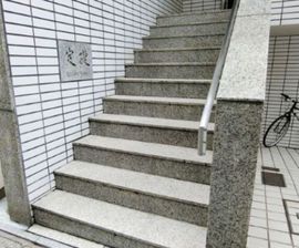 TPビル 階段　写真