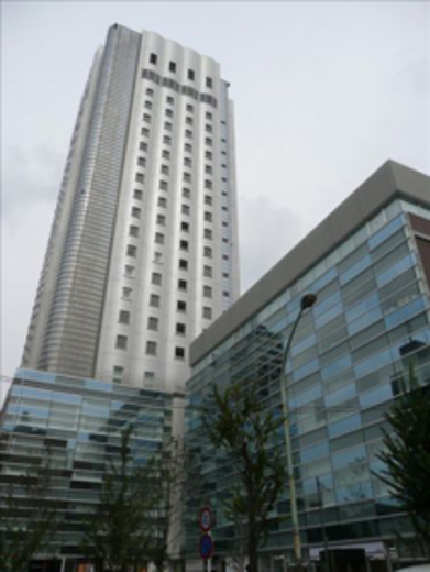 HUNDRED CIRCUS East tower 外観