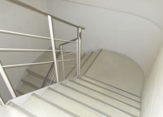 いちご渋谷道玄坂ビル 階段　写真