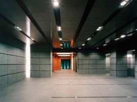 渋谷新南口ビル エントランスホール　写真