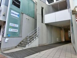EastWest エントランス　画像